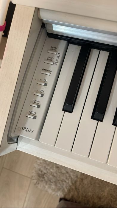 Piano Yamaha Branco lindo