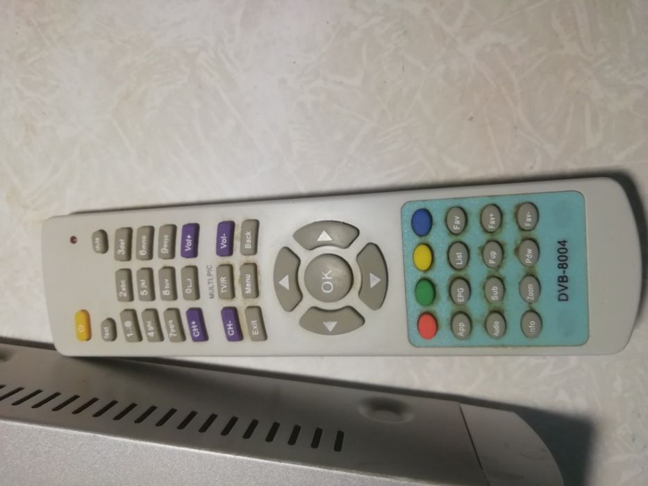 Тв-тюнер супутниковий з пультом