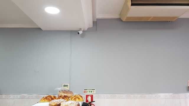 ESTABELECIMENTO COMERCIAL / PADARIA e PASTELARIA Equipada – 132 M2 + Estacionamento – Aguada de Baixo