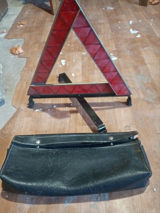 Аварійний знак ,аварийный знак в кожаном чехле