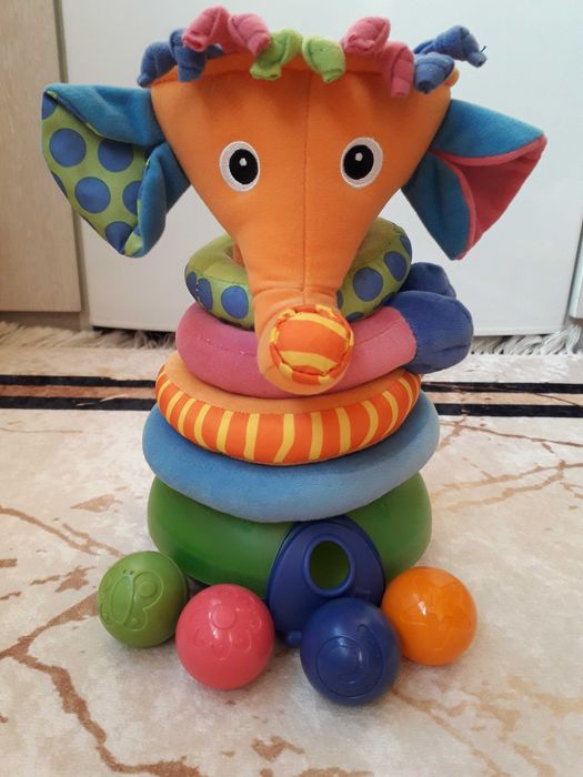 Музыкальный слоник пирамидка Tiny love