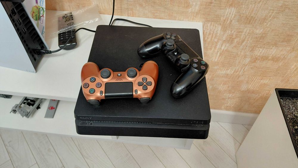 Приставки Playstation PS4 Slim 1TB +2 джойстика Playstation 4 500ГБ