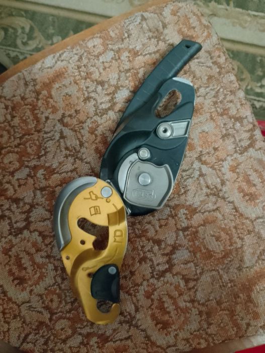Безпека, страховка на висоті petzl