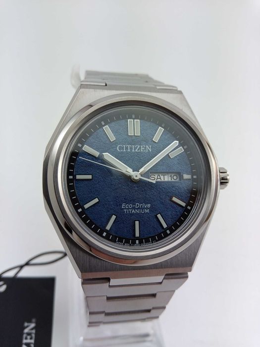 Титановые часы Citizen Eco-Drive AW0130-85L солнечная батарея, сапфир