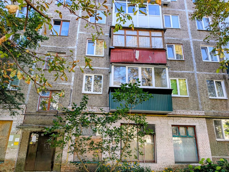 Продається 1 - но кімнатна квартира з косметичним ремонтом