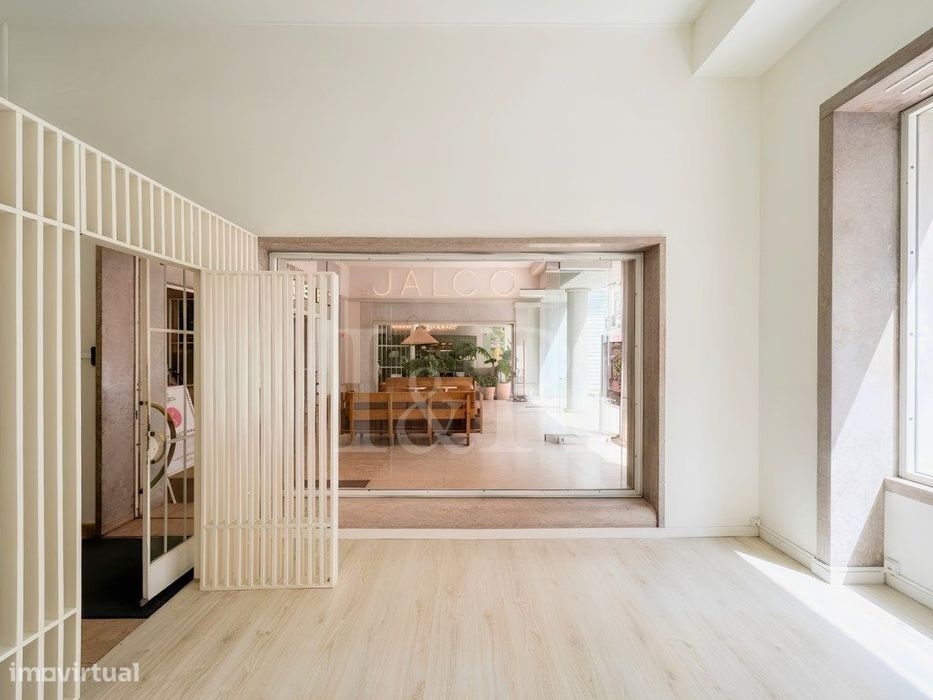 Loja de 20m2 com montra para arrendar no Chiado, Lisboa