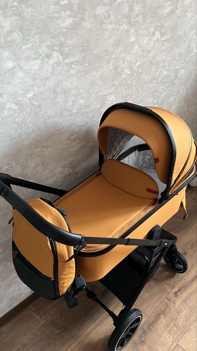 Дитяча коляска в ідеальному стані.