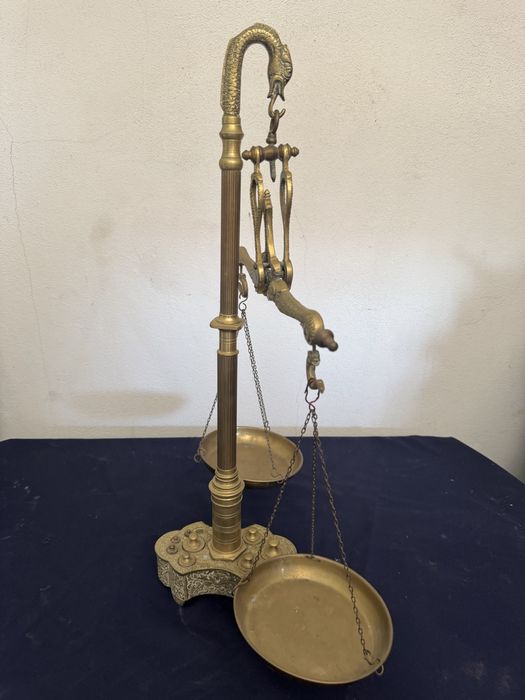 Balança Antiga de Metal  (ver fotografias)