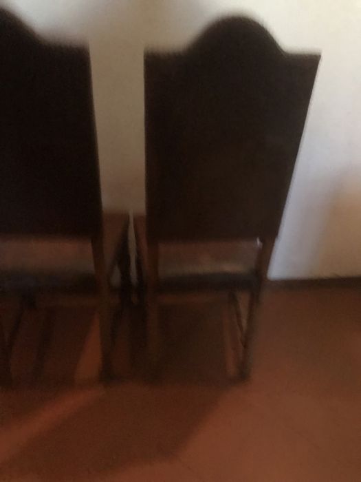 Cadeiras em pele antigas em muito bom estado €17,5/cada ou €30 o par