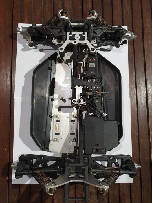 Chassi mugen 1/8 muito bem equipado