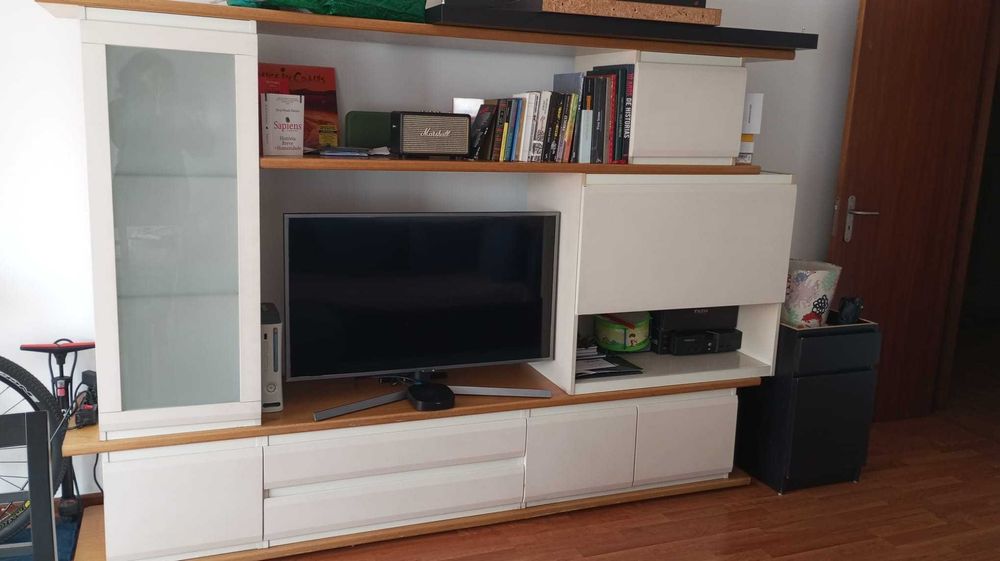 Estante e Móvel de TV com Bar Integrado Preço Negociável!