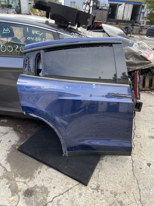 Двері праві задні Tesla Model X Plaid дефектні
