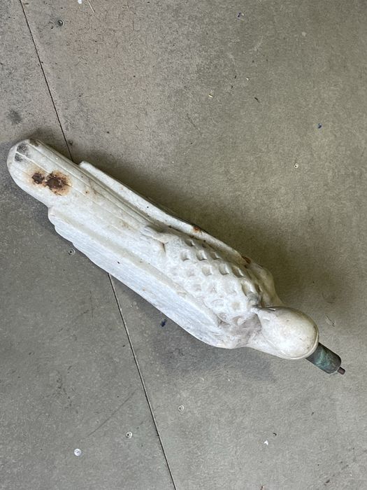 Escultura em marmore / Lanterna