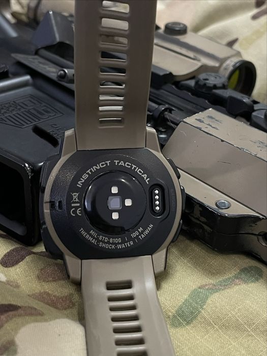 Garmin Instinct Tactical Coyote tan