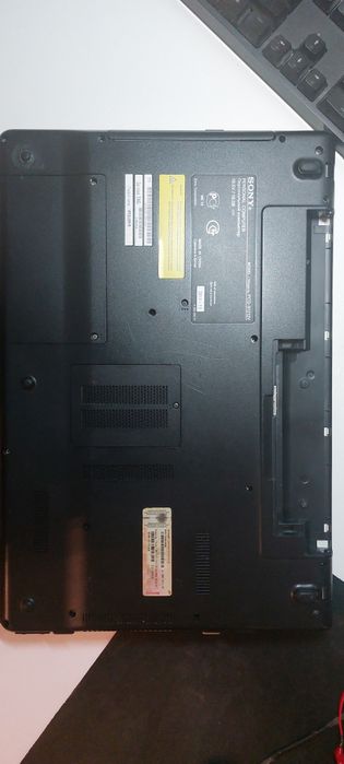 Sony Vaio 17.3" i3-2330M 8GB DDR3 SSD 240GB GeForce 410M