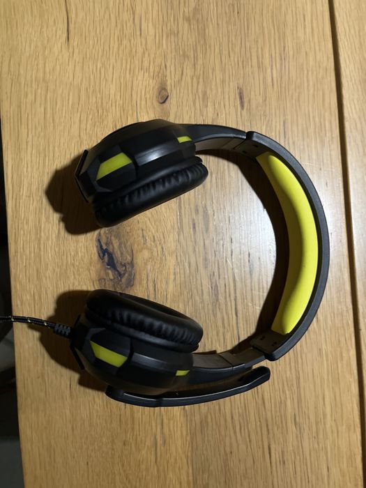Ігрові навушники з мікрофоном