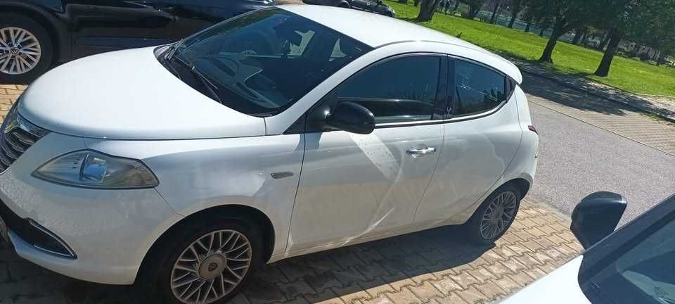 Vende-se lancia ypsilon de 2013 Motor  1.3 Multijet Disel