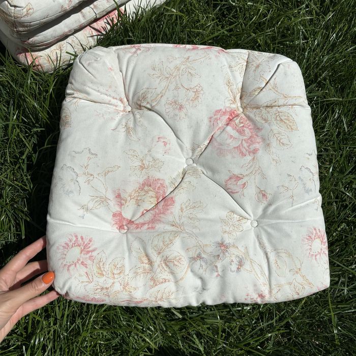 poduszka na krzesla ogrodowa IKEA Saralotta w kwiaty bawelna