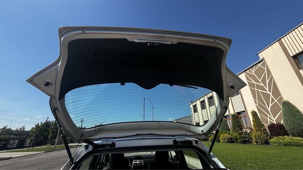 Автомобіль Pegeout 307