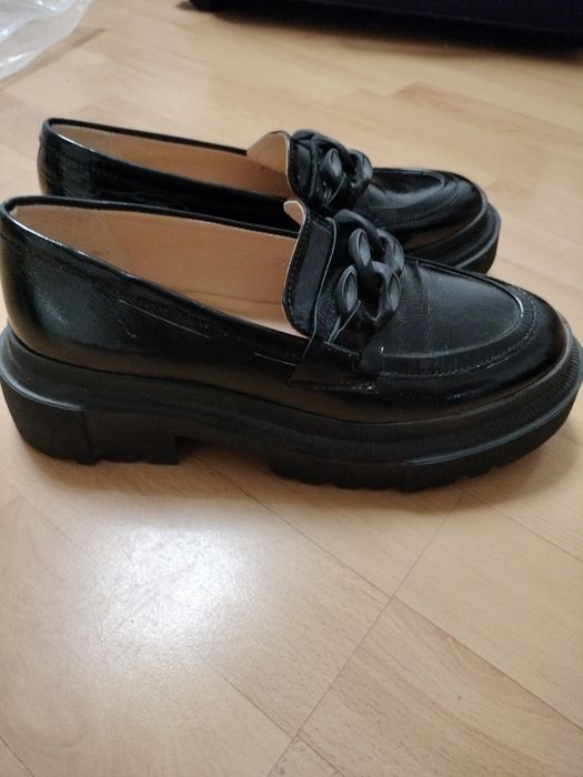 Продам туфлі-лофери р.39