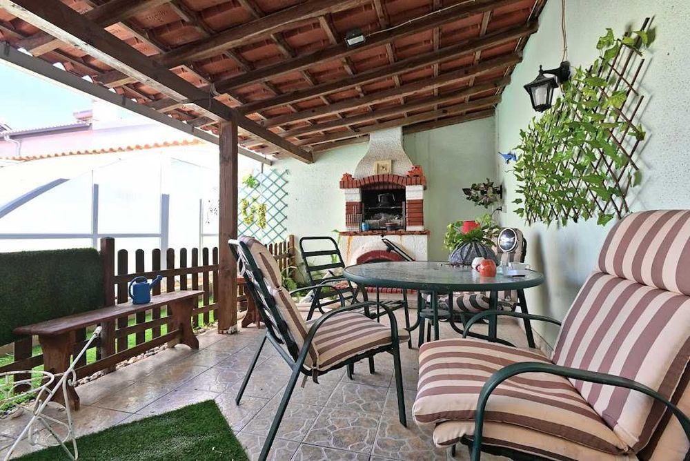 Moradia Totalmente  Isolada T3   c Piscina e sotao aproveitado