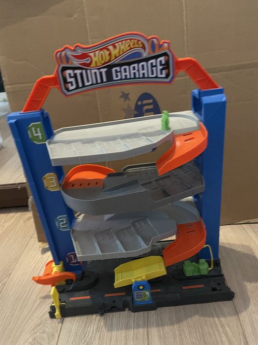 Hot wheels garaż