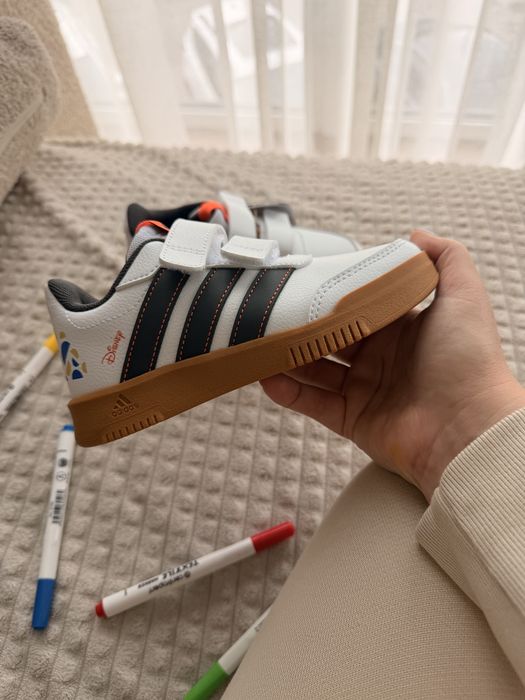 кросівки adidas 28,5 розмір