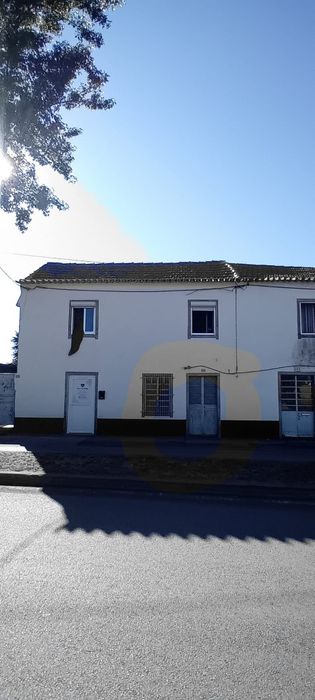 Loja/arrumos Arrifana