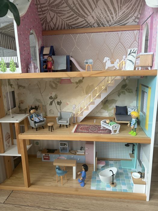 Domek dla lalek drewniany