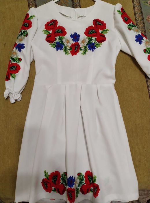 Продам вишите плаття