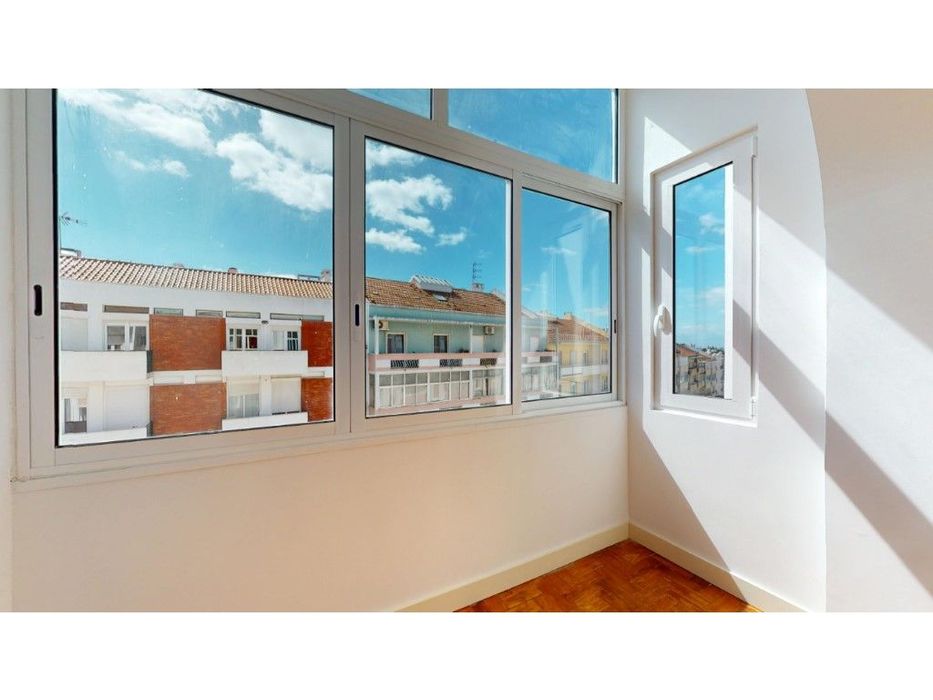 Apartamento T2 remodelado | Ajuda