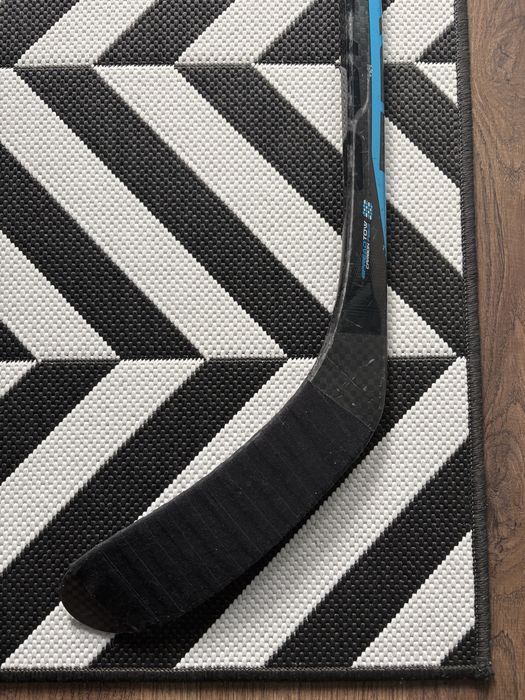 Kij hokejowy Bauer Nexus E5 Pro Intermediate Lewy gięcie P28 flex 55
