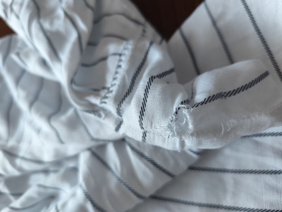 Asymetryczna bluzka hiszpanka z wiskozy z rozszerzanymi rękawami 7/8 r