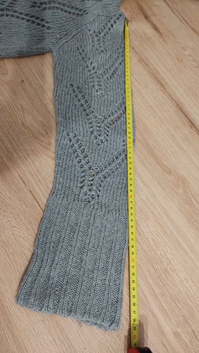 Sweter z dużym golfem