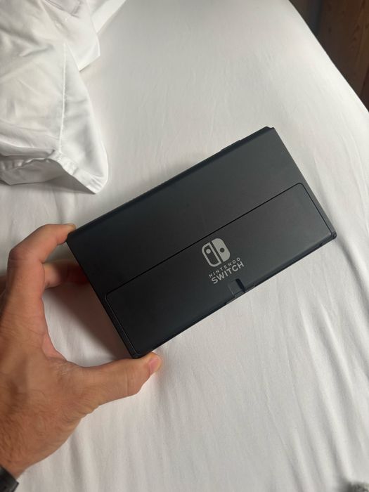 Nintendo Switch Oled + 2 comandos extra + 6 jogos