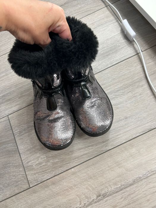 Продам зимові сапоги на дівчинку