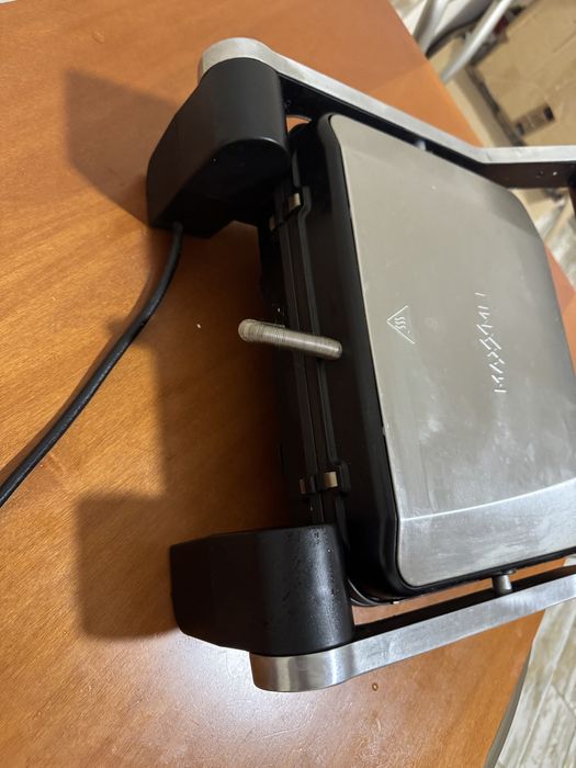 Электрогриль Maxxmee.