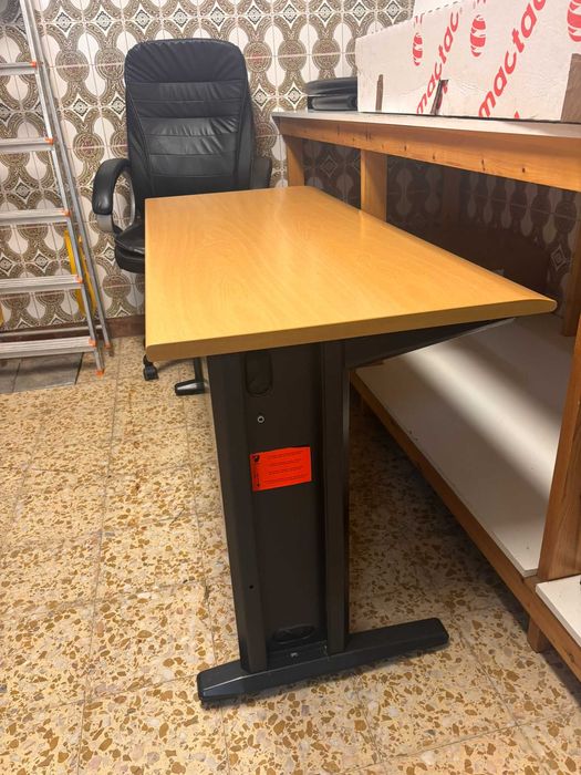 4 mesas de escritório de excelente qualidade