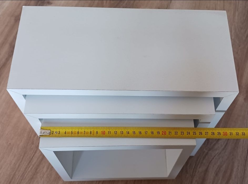 1 Conjunto  de 3 estantes quadradas para parede,
