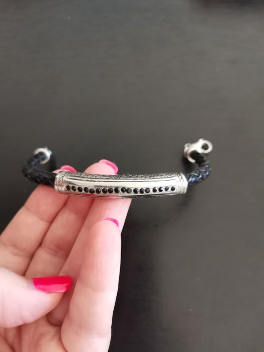 Pulseira preta entrançada