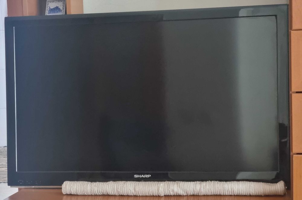 TV Sharp LCD 40 ( funcionando)