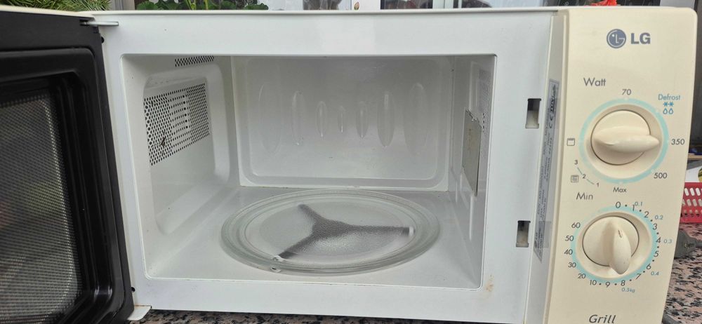 Micro-ondas LG MG-3822G com Grill
