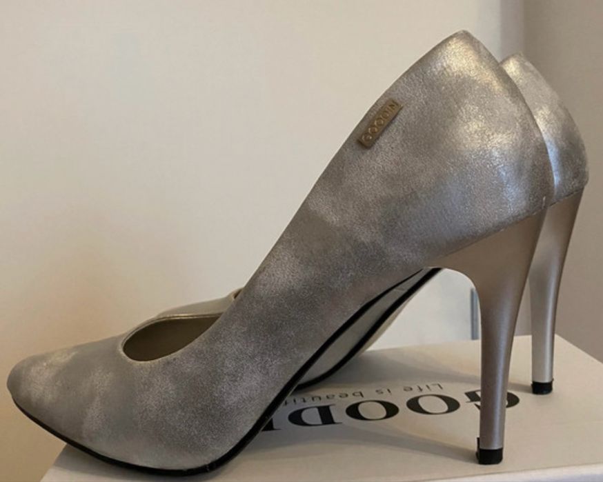 Szpilki srebrne skorzane 38