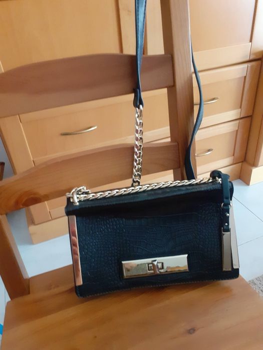 Mala preta á tiracolo ( Aldo )