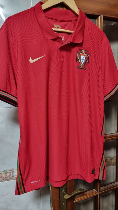 Camisola retro da selecao  de portugal.