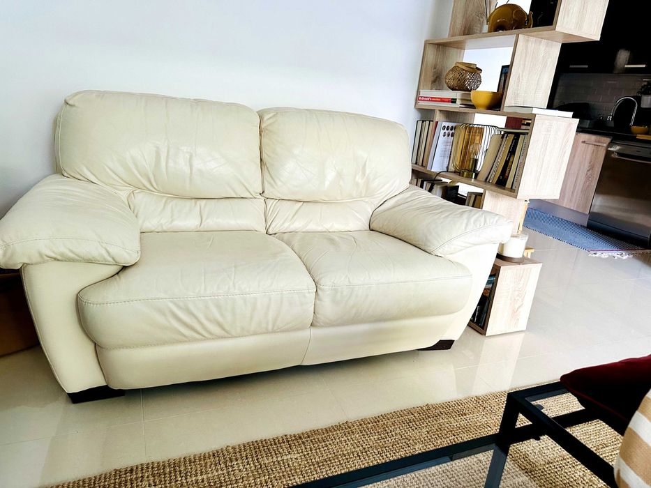 Sofá em pele 2 lugares óptimo estado