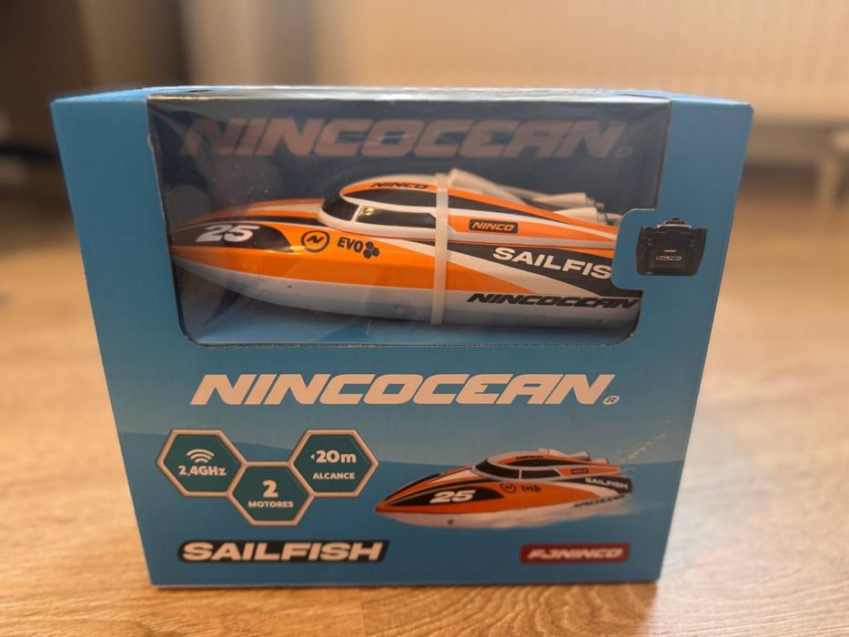 Катер на радіокеруванні