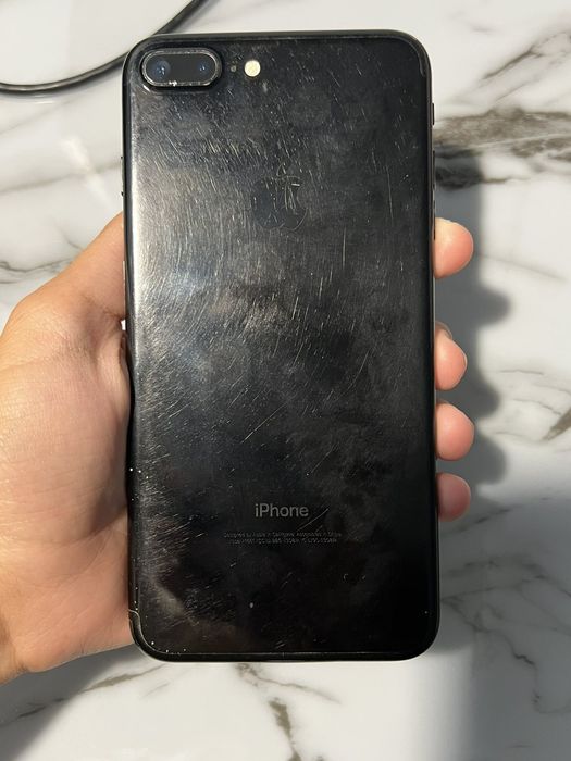 Продам iPhone 7+
