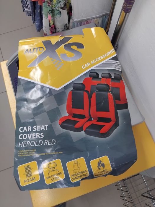Чохли автомобільні універсальні