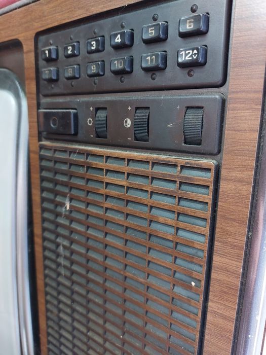 Antiga televisão a cores, década de 80